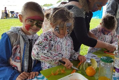 Cookery workshop at Scolton Manor PlayDay, making salads and dressing
